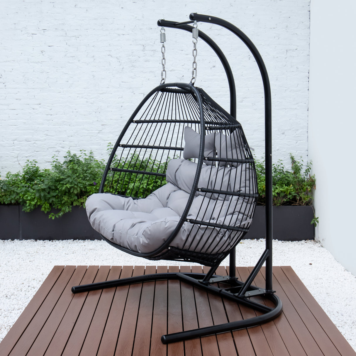 Hangstoel Oslo zwart met grijs kussen zijkant