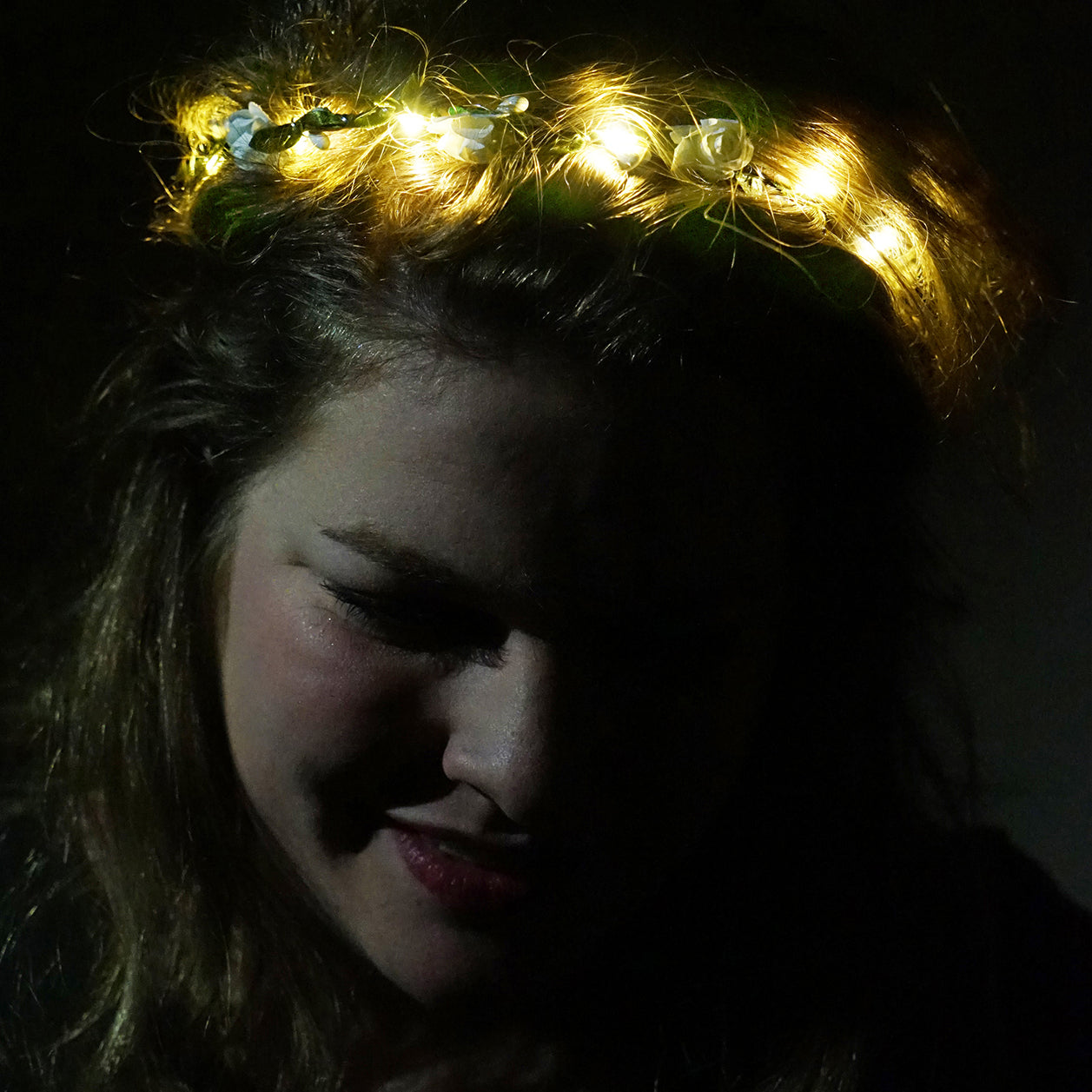 Bloemenkroon Glow witte roosjes